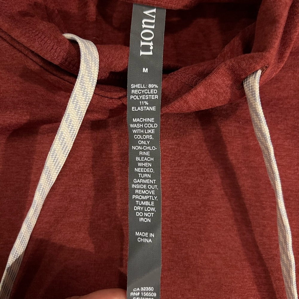 Vuori Halo Essential Hoodie in currant heather, made from DreamKnit™ Size Medium - Picture 3 of 7